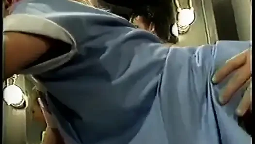 Arkası sıkı olan şehvetli esmer domalarak sikişiyor ve sonra boşalıyor