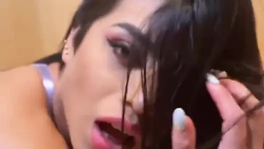 Bugün çok yaramazdım, bu iki başlı dildosunu iki gerçek yarakmış gibi emiyor