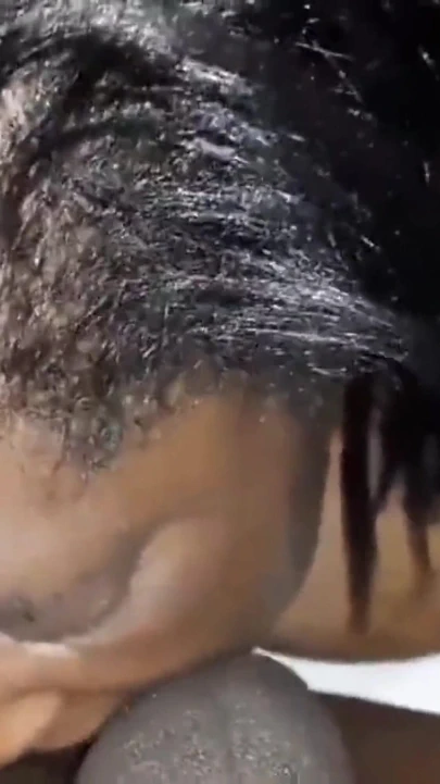 Büyük zenci yarağı götünü yalıyor taşaklarını yalıyor sert yarağını emiyor sert domaltarak boşalma