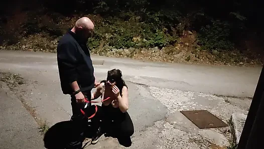 Kocam arkadaşlarının yarağını emmeme izin veriyor. Daha fazlasını istiyorum.