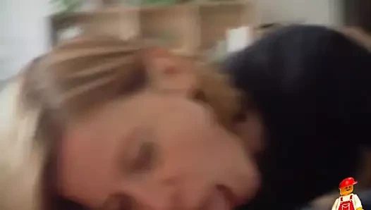 Lolipop kızları yalamayı sever