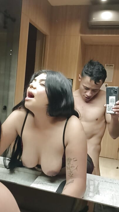 Genç kız öğrenci otelde