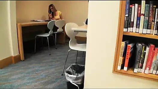 Stresli öğrenci, ders çalışmaya ara vermeye ikna edildi