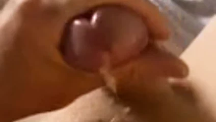Yavaş yavaş benim şişmiş horoz büyük bir yük okşayarak