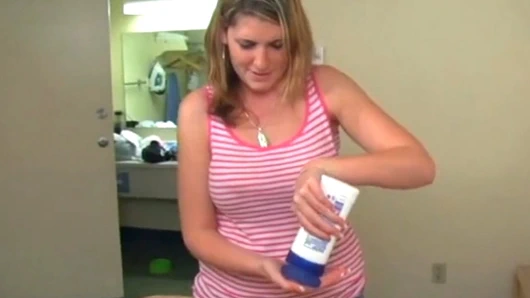 Şimdiye kadar iyi bir elle muamele gördüğü en küçük yarağı veriyor