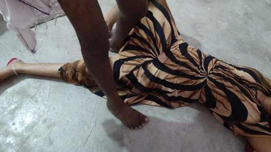 Gece sert sekste hintli bir kadınla sikişiyor