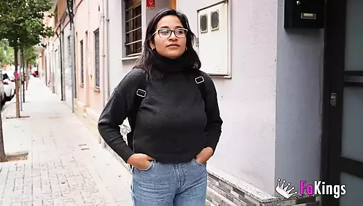 Tombul latin hatun büyük bir yarakla harika bir porno ilk kez yapıyor!