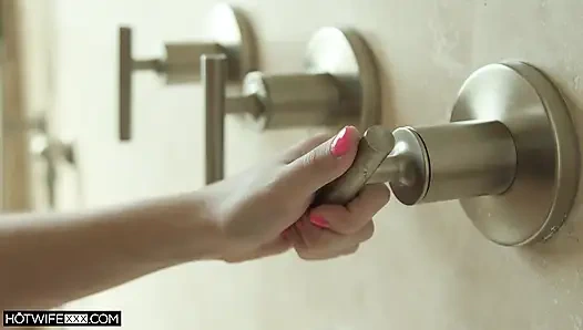 Aliya'nın kocası sınırlarını açıyor