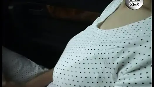 İri göğüslü esmer kadın mastürbasyon yapmadan ve domalarak mastürbasyon yapıyor