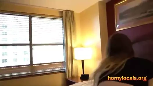 beyaz piliç gidiyor hardcore üzerinde bir siyah horoz