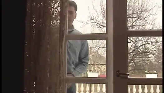 Ben, karım ve bahçıvan: onu boşaltmak için güzel bir çifte penetrasyon