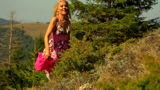 Genç Alman çift gittikleri her yerde açık havada sikişiyor - sekslerinin daha fazla sahnesi