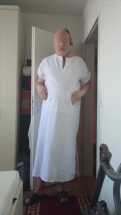 Carmen Nylonjunge in White Caftan and Pantyhose
