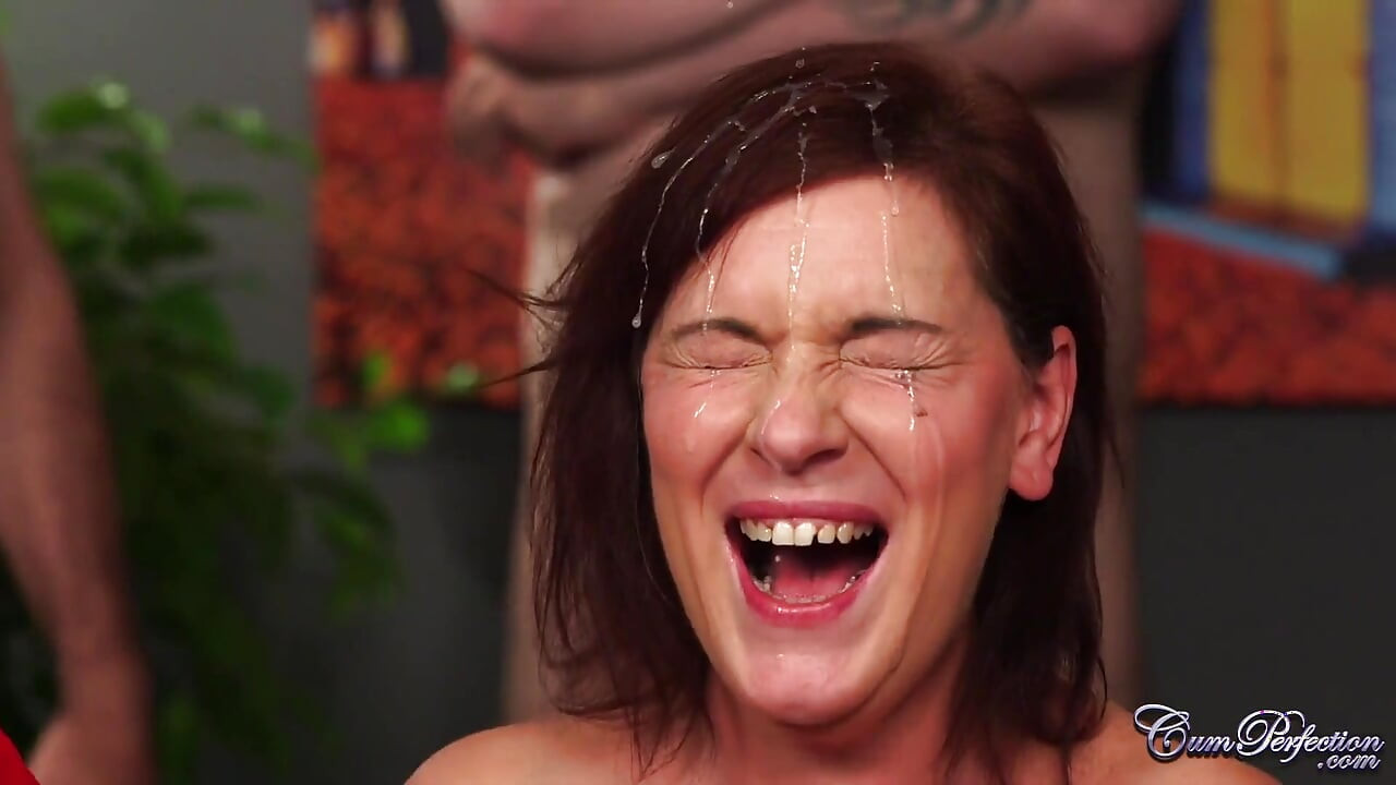 Wendy Cum Bucket Challenge