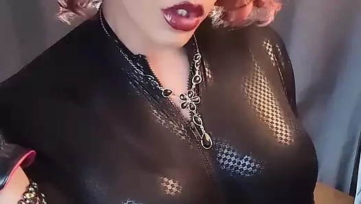 Pvc domme trans sigara içerken büyük yarağı okşuyor 120