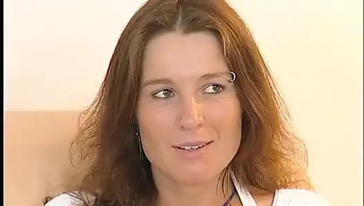 Güzel esmer bebek oyuncu seçmelerinde amını oynuyor