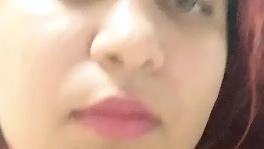 18 yaşındaki iri güzel kadın mastürbasyon yapıyor