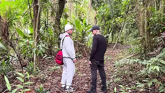 Spor salonu personeliyle sıcak