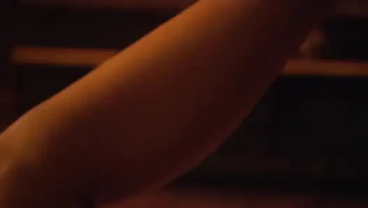 Cura s velikim sisama raširi noge za tvrdi kurac