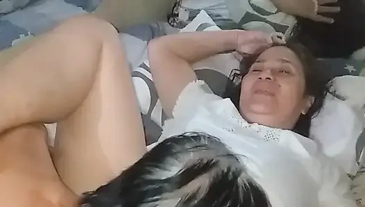 Şubatın ilk günü.karımı sikiyorum het ıslak amcığın içinde uzun ve kalın yarağım için l8nging yapıyor