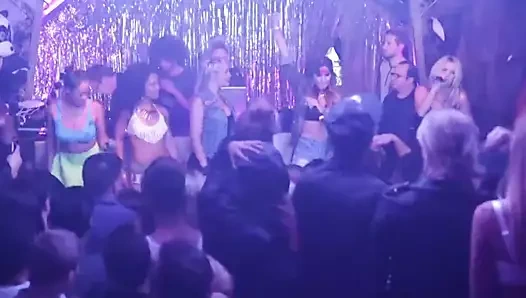 vanessa hudgens - booty körük konseri