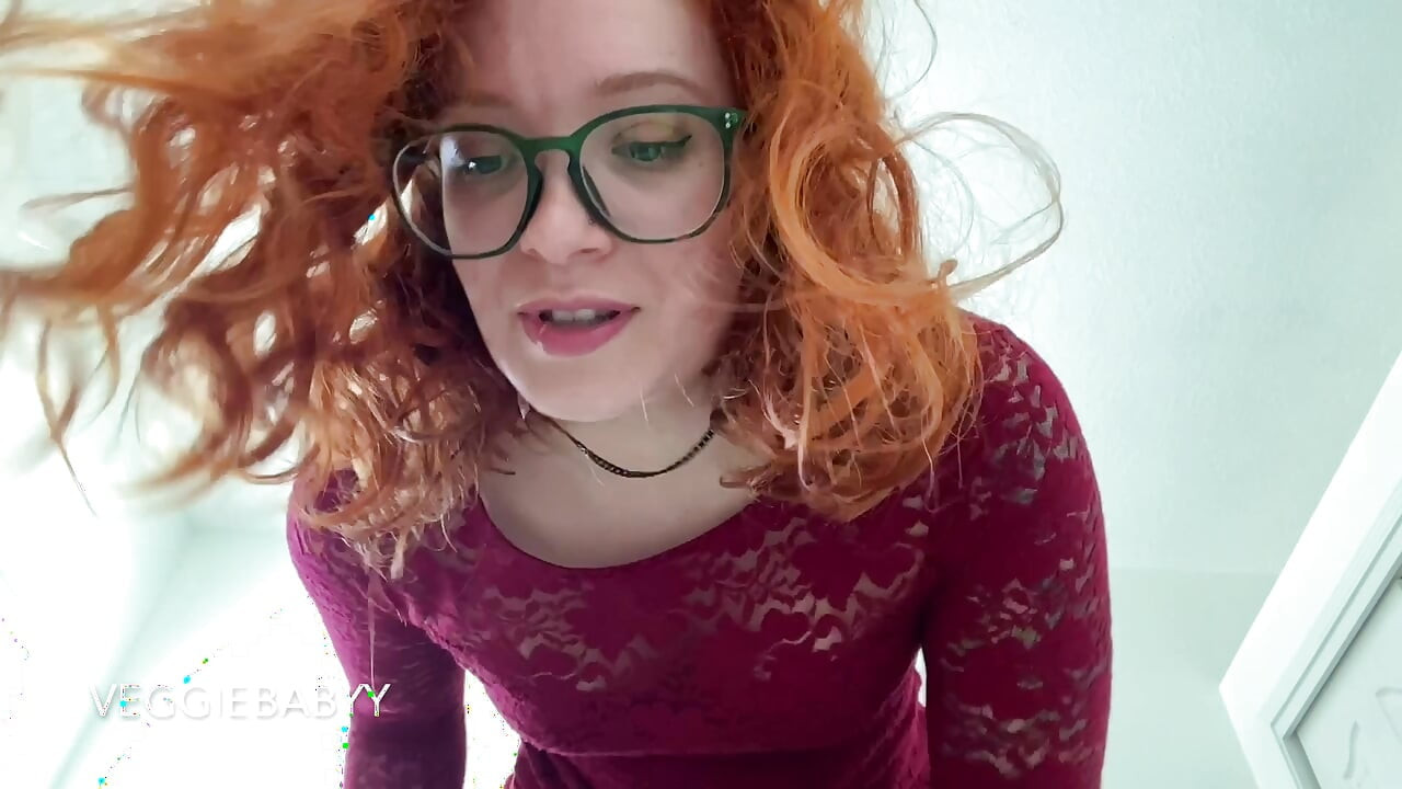 Yastıkla sikişirken yakalandı: oda arkadaşının bakire aşağılaması sikişiyor - veggiebabyy manyvids'te tam video