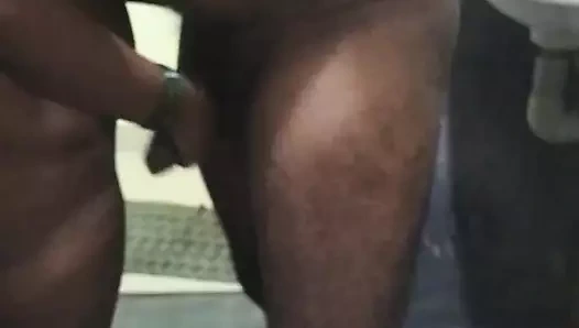 Tamil karı koca banyoda sikişiyor