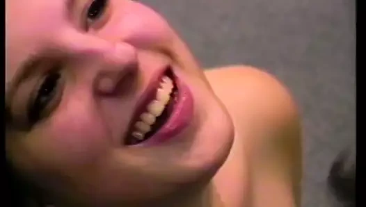 Zümrüt siyah bir horoz tatmak için seviyor