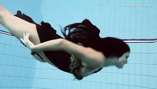 Sıcak kaltak zhanetta sualtı