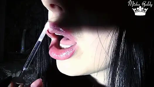 Seksi cadının boğazının içine boşal ve yutul, fetiş!