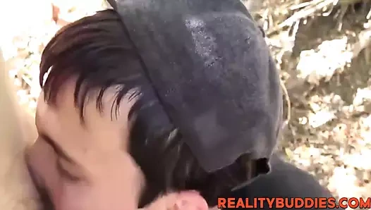 Yakışıklı james ormanda korkuluk