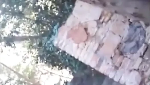 Yeni yaramaz kız Barcelona'da parkın ortasında eğleniyor!