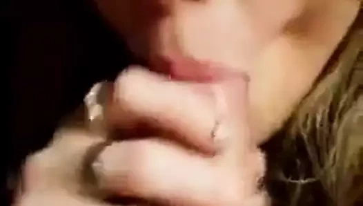 çok güzel kız emme bir büyük horoz