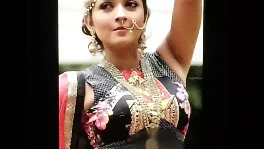 Cum üzerinde radhika pandit