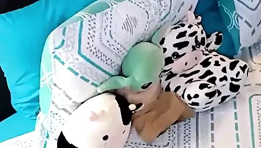 Ateşli orta yaşlı seksi kadın çıplak yoga yapıyor ve sonra mastürbasyon yapıyor!