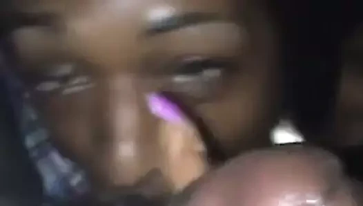 Hızlı ve şaşırtıcı tranny oral seks