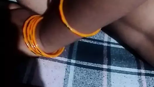 İlk kez anal yenge radhika büyük yarakla acı çekiyor