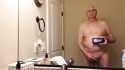 Dede kameraya boşalıyor