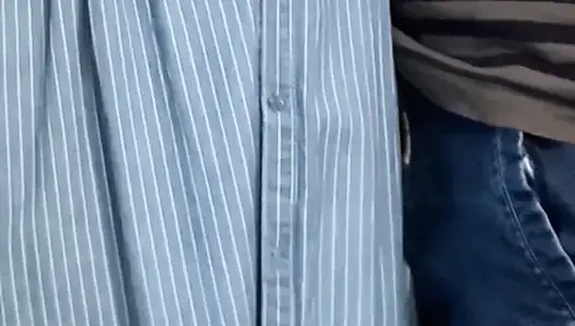 Elbisemin altında sapık parmaklar amımı parmaklıyor