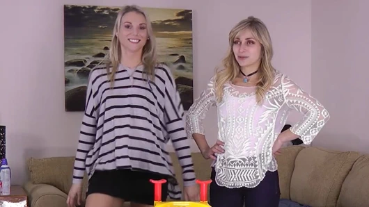 Striptiz yüze boşalma çılgınlığı oyunu daha büyük bir bahar mekanizması ile ısınmak için ayarlanır