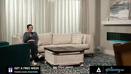 Girlsway - orta yaşlı seksi kadın Charlie Forde günahkar adaçayı sevdiğini ortaya çıkarıyor ve komşu rekabetini romantik sekse dönüştürüyor