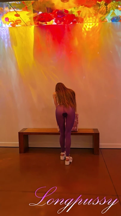 Женская форма - это искусство.