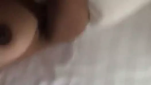 Tatlı Hintli eşi..