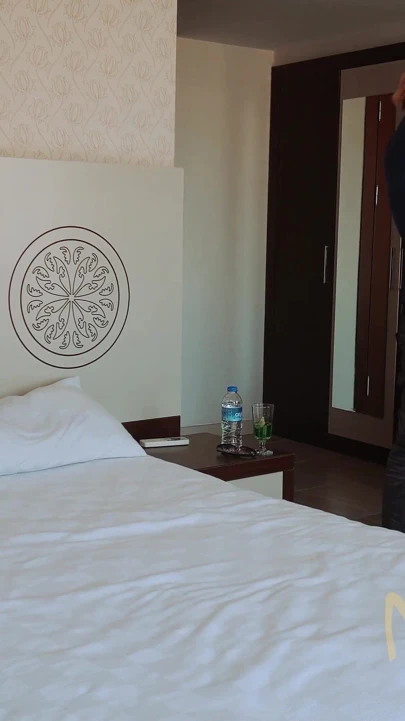 Ateşli Rus kız tatil köyünde beni sikiyor