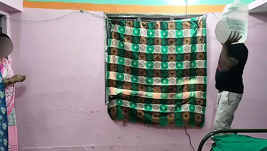 Hintli Ev Hanımı Su Teslim Eden Adama Vahşi Anal Dölleme Için Tuzak Kurdu