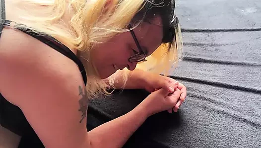 Dolu amcığı seviyor