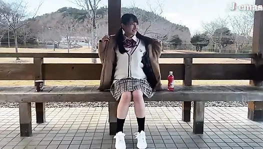 Derin öpüşmeleri seven vahşi bir güzellik, nereye giderse gitsin tutkusunu yakalıyor. - B