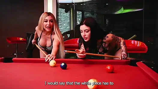 İki azgın kız bilardo masasında bir yabancıyla seks yapıyor - carla boom
