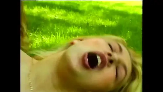 Parkta domaltarak sikiş