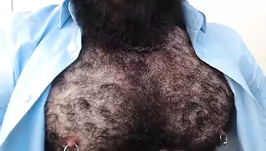 BÜYÜK DÖLLÜ KıLLı ADAM